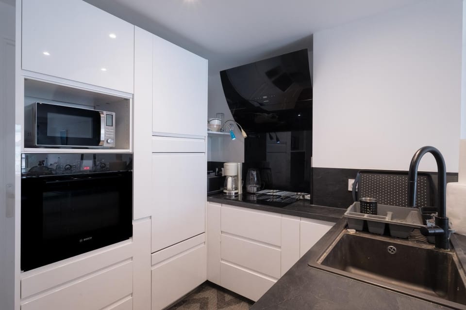 Kitchen or kitchenette, Living room
