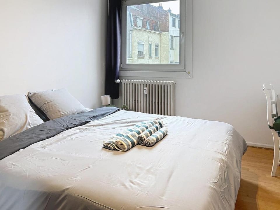 Bed, Photo of the whole room, Bedroom, internet, towels