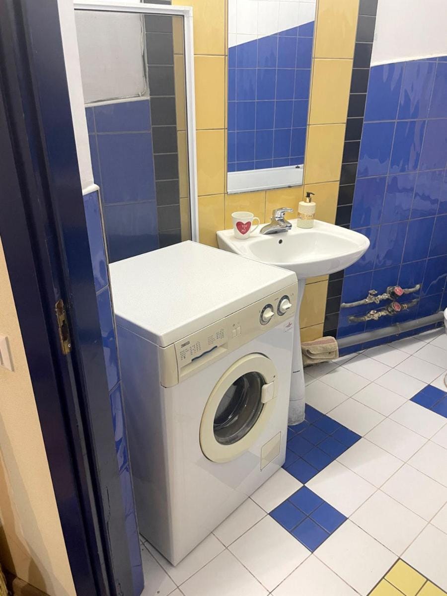 Bathroom, washing machine