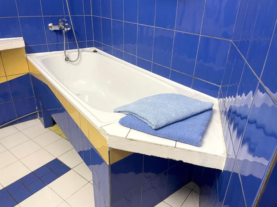 Bathroom, Bath, towels