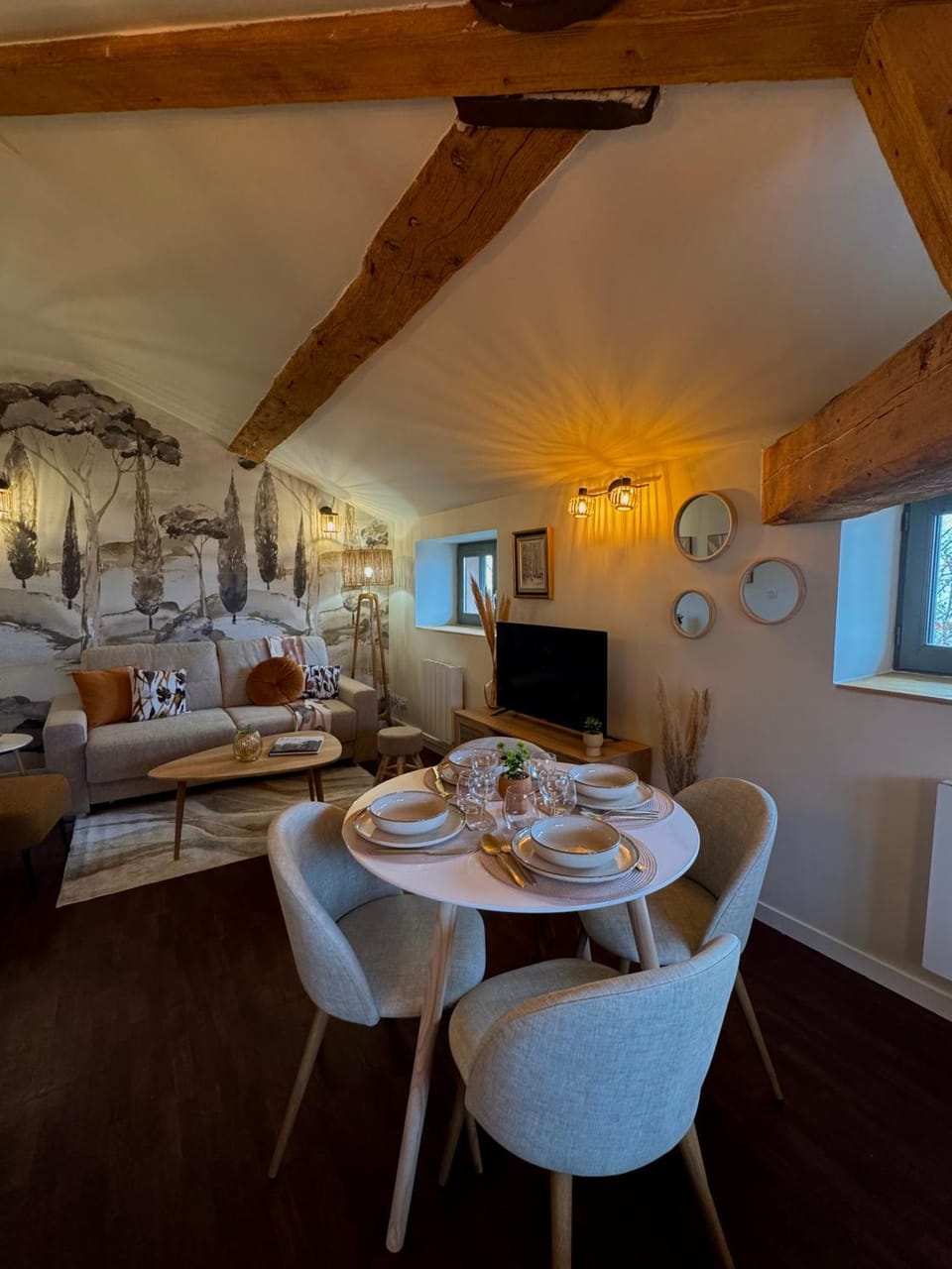 TV and multimedia, Living room, Dining area