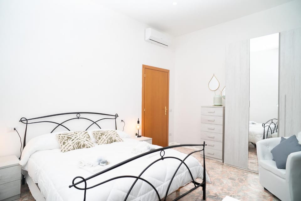 Bed, Bedroom, air conditioner