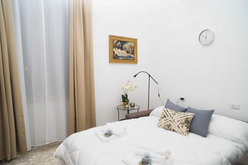 Bed, Living room