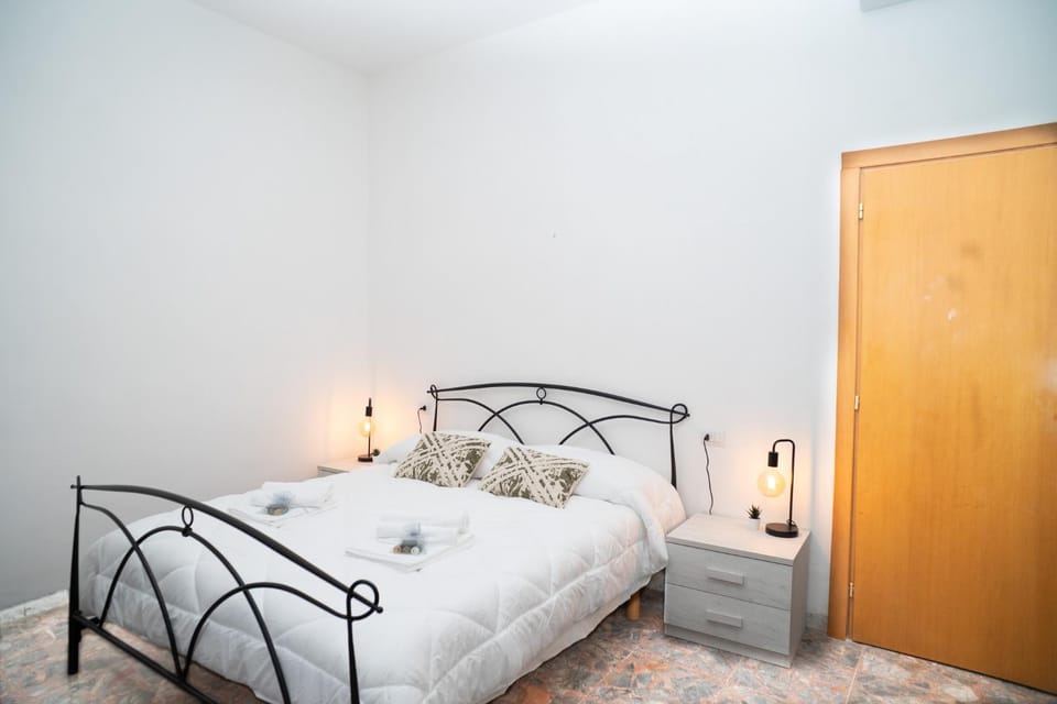 Bed, Bedroom, towels, wardrobe