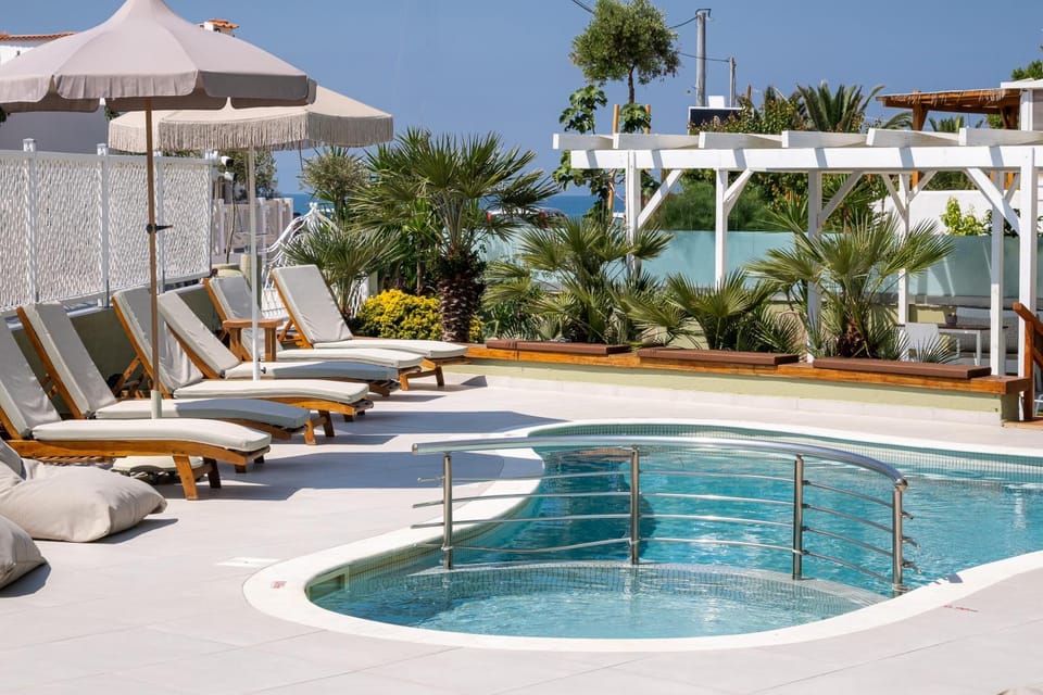 Lafeyra Hotel House in Limenaria