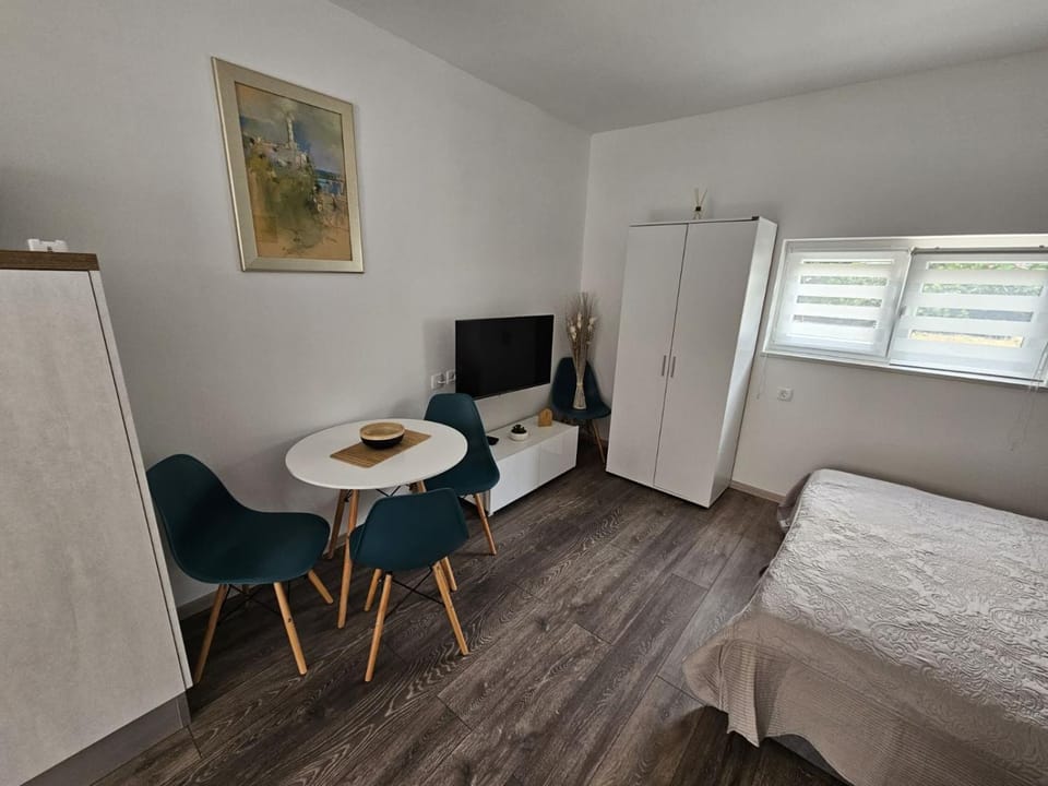 Bed, Living room, Dining area
