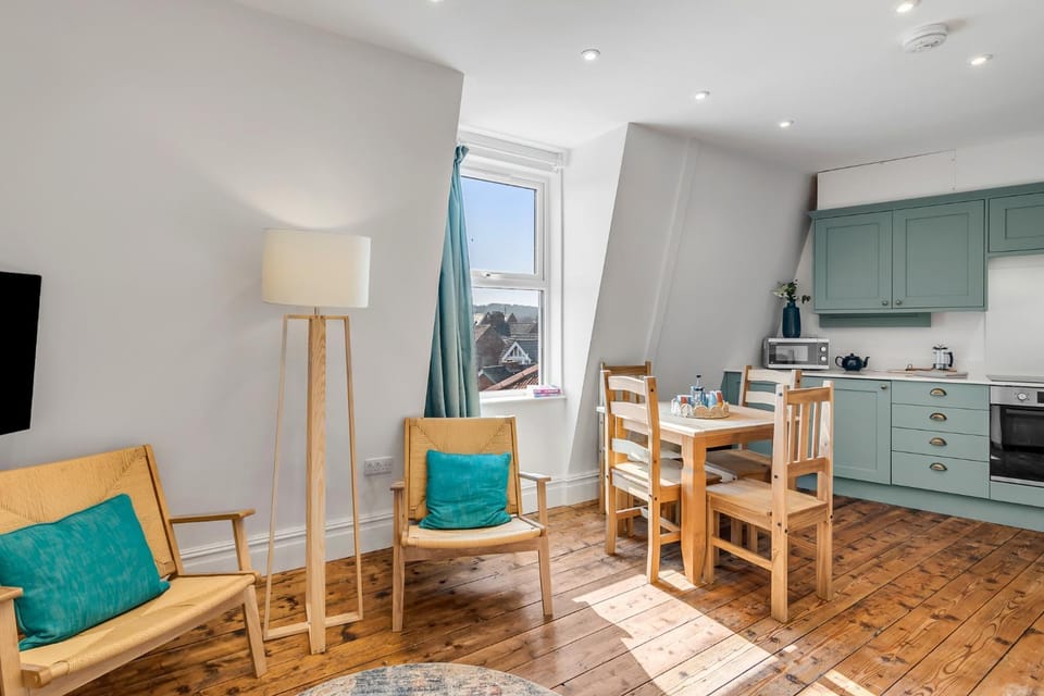 Cromer Seaview 2-Bed Apartment l 2 Min Walk to Beach Apartment in Cromer