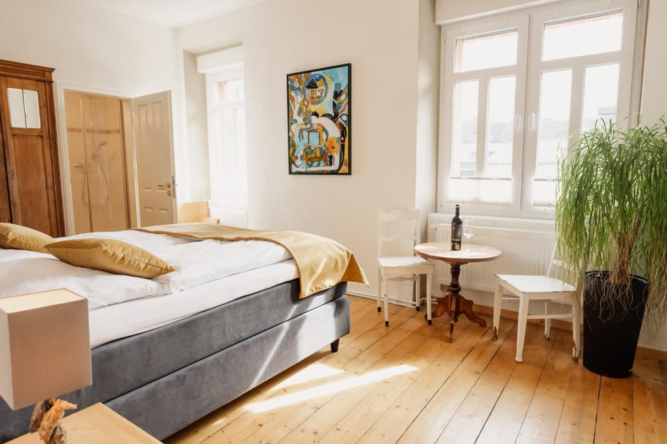Shower, Toilet, Bed, Bathroom, Bedroom, Garden view