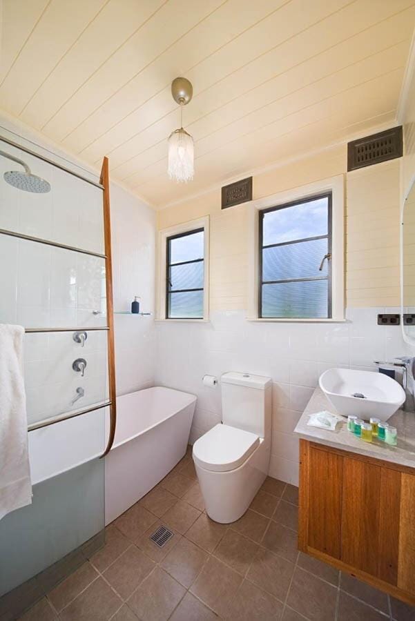 Shower, Toilet, Bathroom, Bath, towels