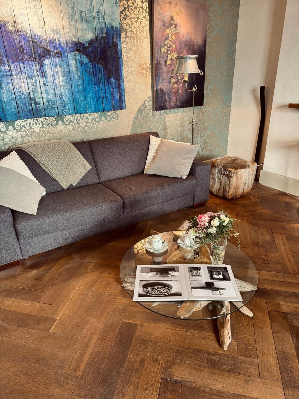 Living room, Seating area