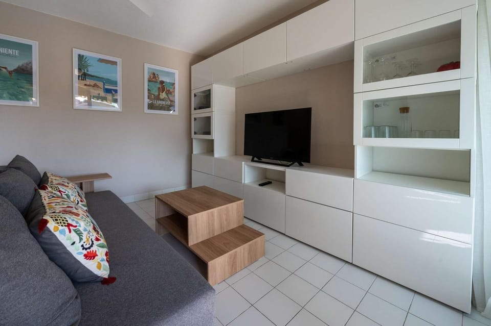 T2 cabine rénové/Piscine/Clim/commerces Cabin in Le Lavandou