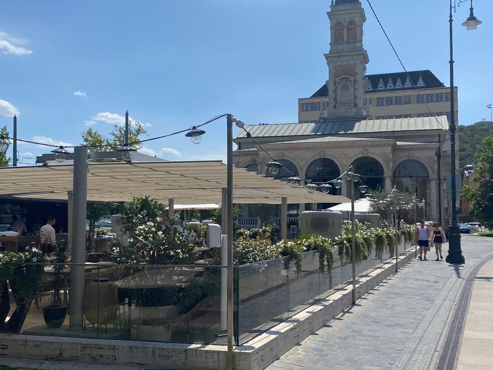 Neighbourhood, Street view