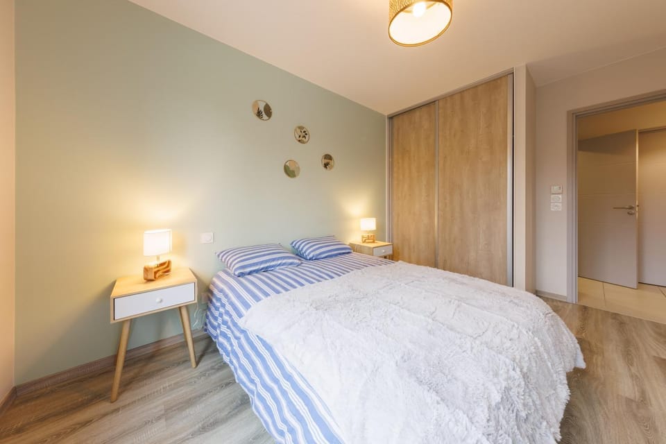 Bed, Bedroom