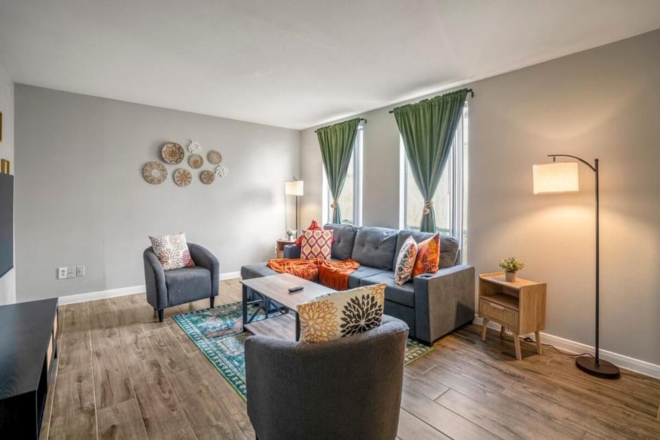 Towne Plaza Apartments 295 - 7 km from FIFA Fest Apartment in Houston