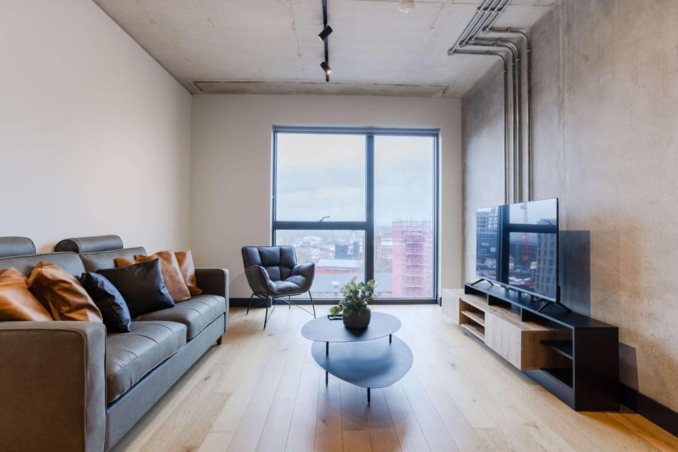 Marron Suite 2BR & City Walks Apartment in Manchester