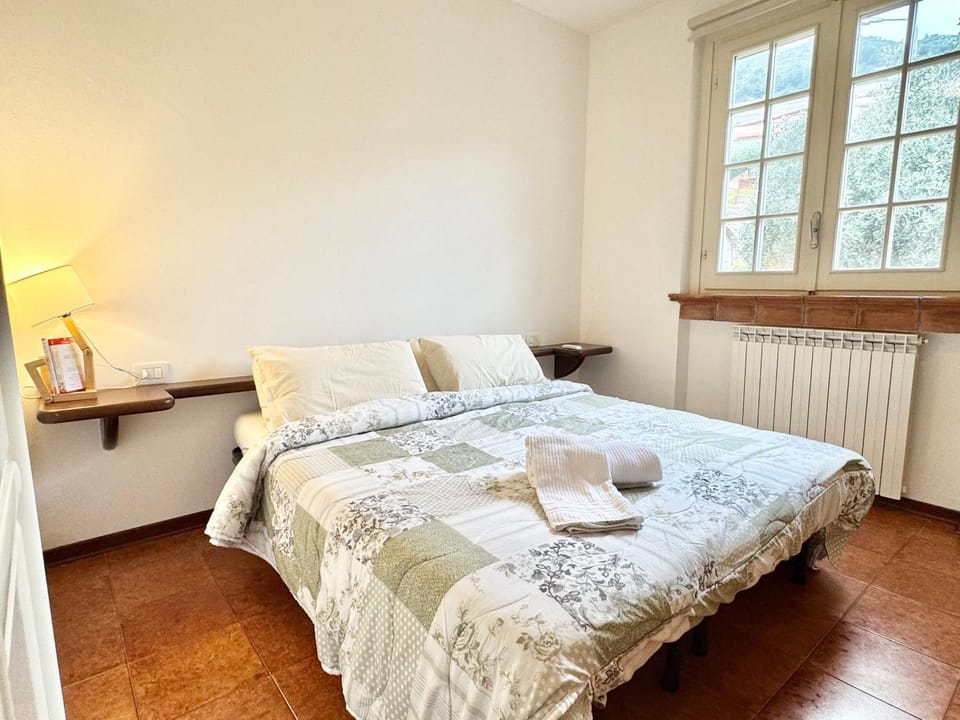 Bed, Photo of the whole room, Bedroom, internet, towels