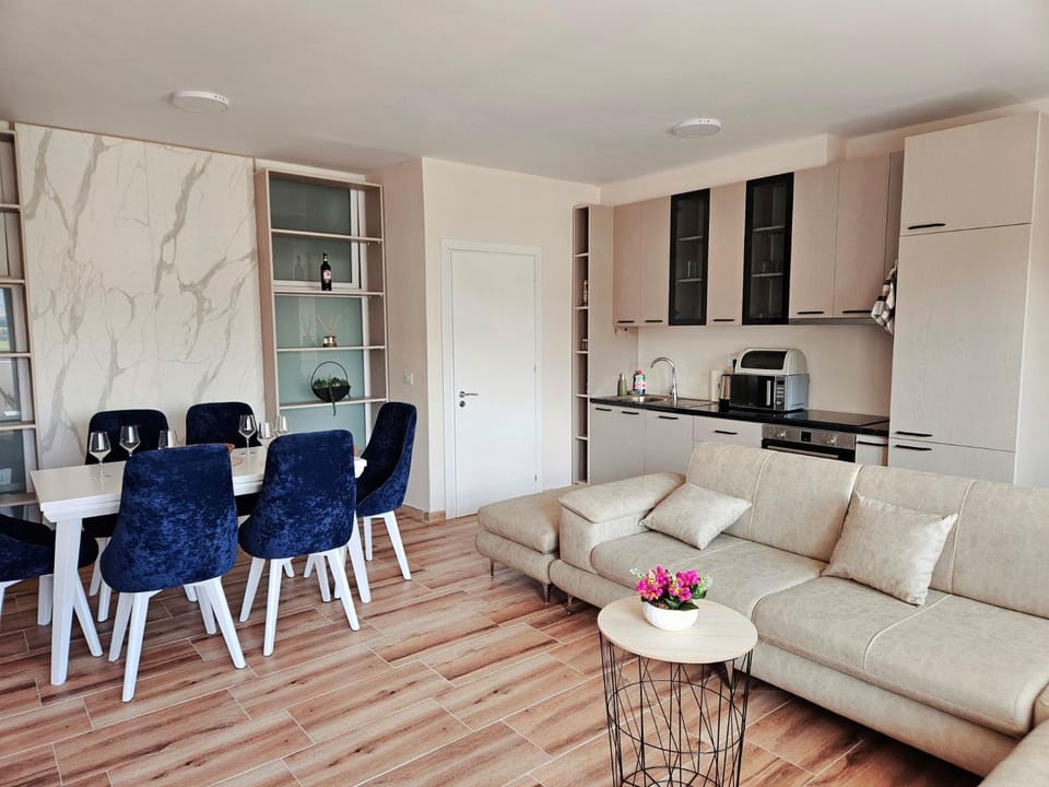 Kitchen or kitchenette, Living room, Seating area, Dining area
