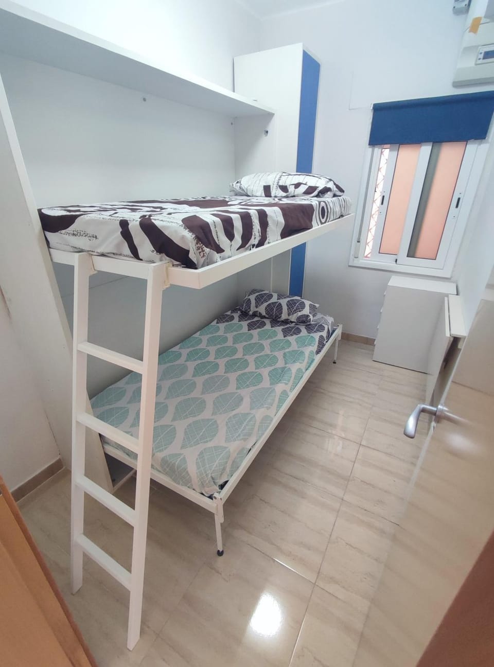 Photo of the whole room, Bedroom, bunk bed, heating