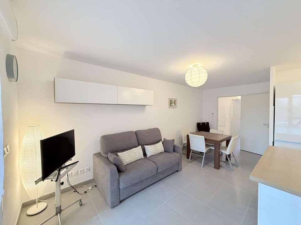 T3 L'Eden- piscine- clim- commerces Apartment in Le Lavandou