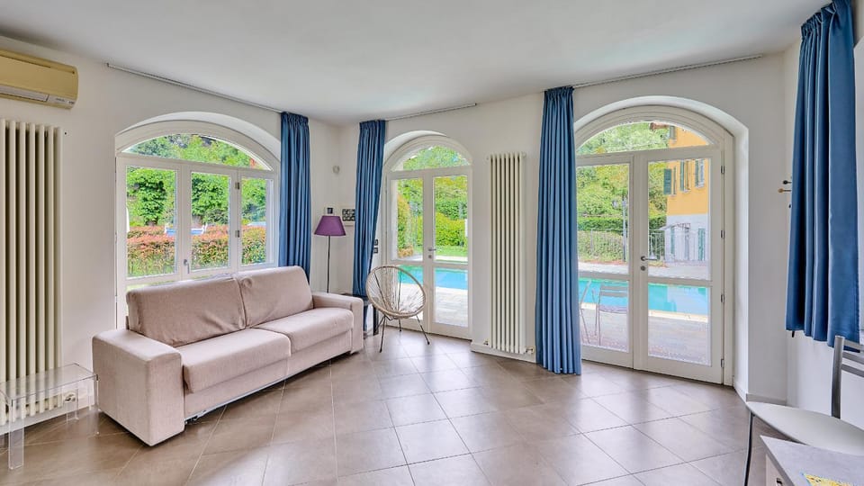 spiaggia uno pool side apartment House in Bellagio