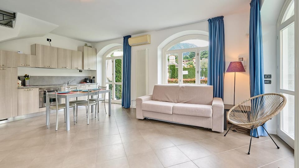 spiaggia uno pool side apartment House in Bellagio