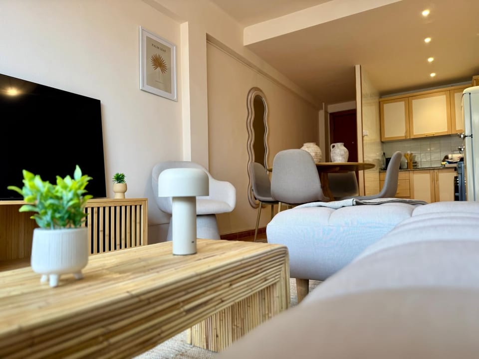 Living room, Photo of the whole room, Seating area, Dining area, air conditioner