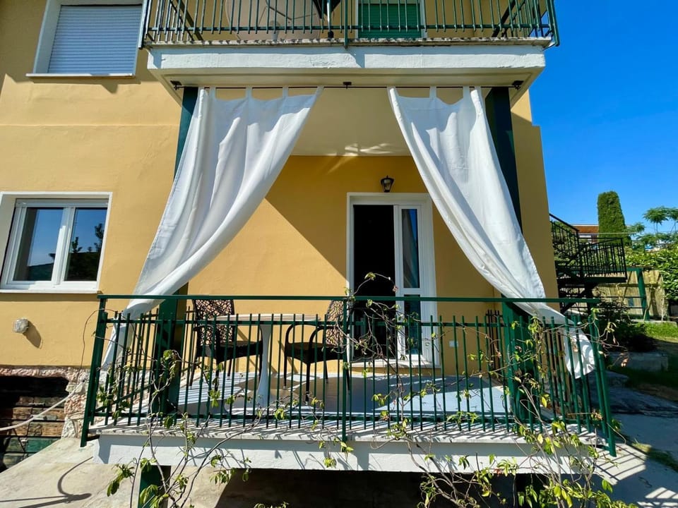 Property building, Balcony/Terrace