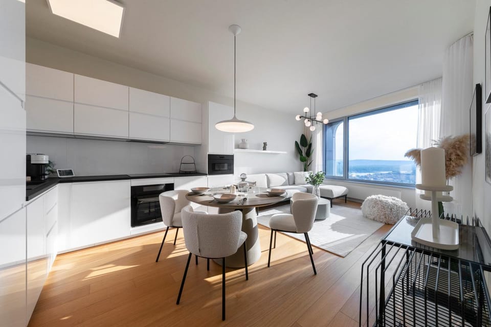 Kitchen or kitchenette, Photo of the whole room, Dining area