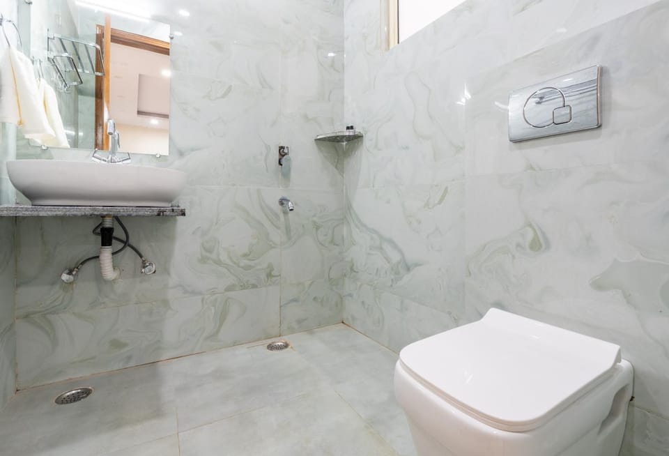 Shower, Toilet, Bathroom, bidet, towels