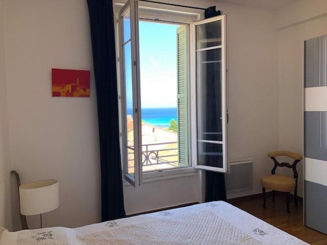 Blasini - Grand appartement 3 chambres en hypercentre à 3 min à pied de la plage de L'ile-rousse Apartment in L'Île-Rousse