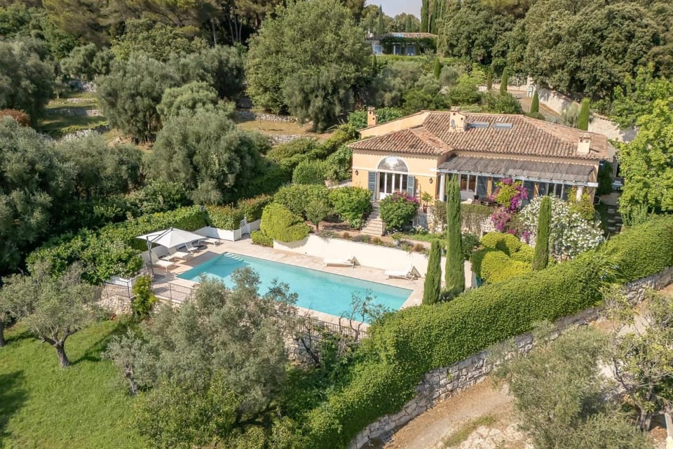 Property building, Swimming pool, Swimming pool