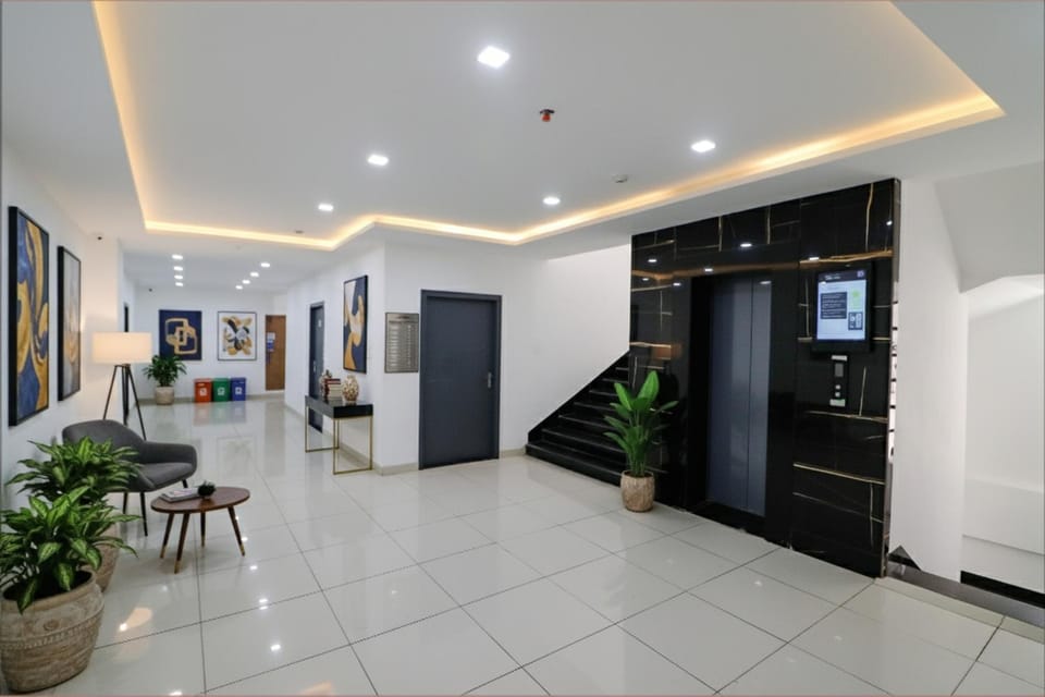 Lobby or reception, elevator