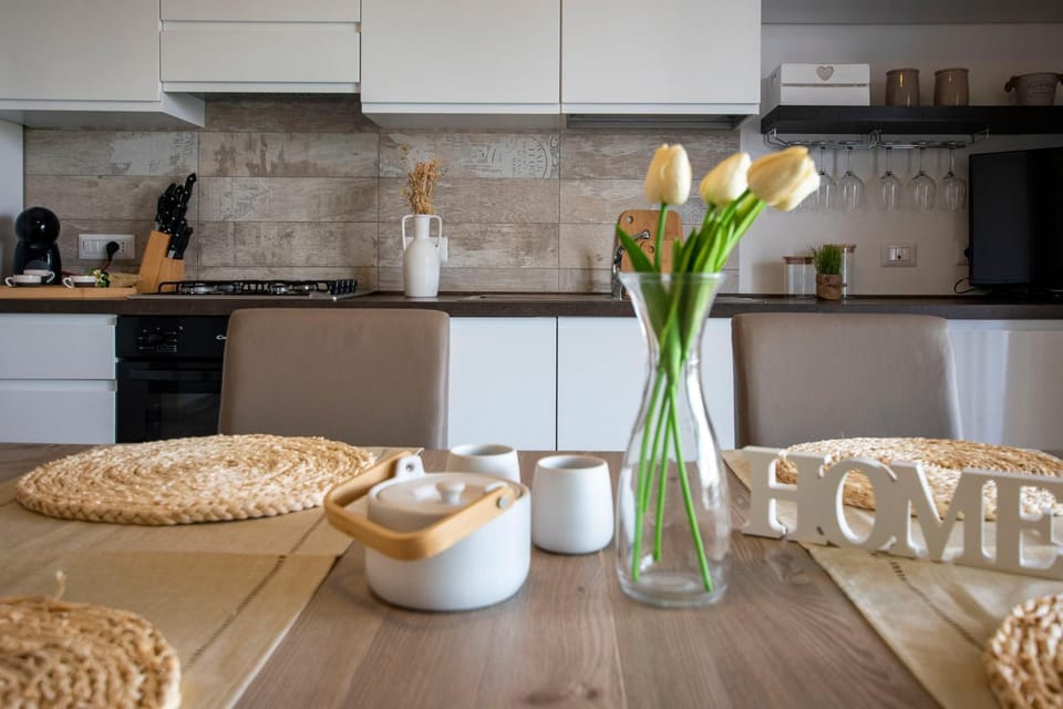 Coffee/tea facilities, Dining area