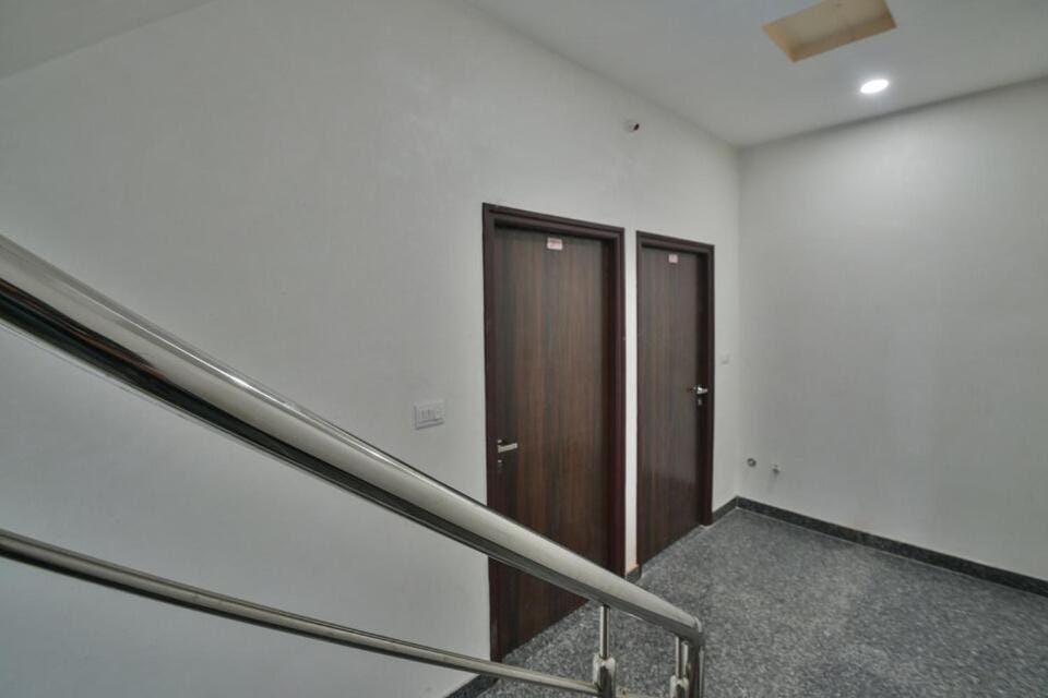 HOTEL CLEAR SKY UDAIPUR NEAR UDAIPUR RAILWAY CITY Station Hotel in Gujarat
