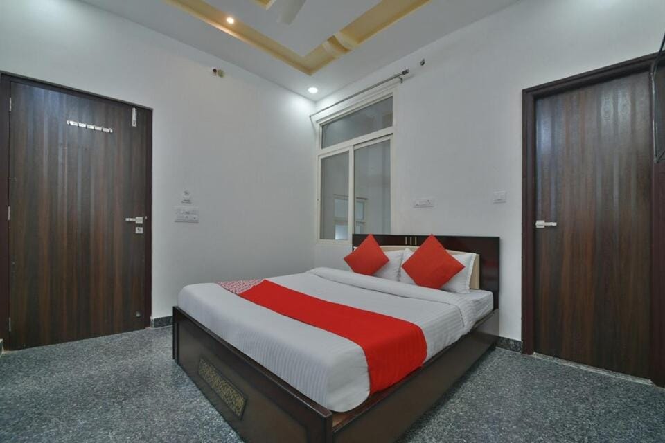 HOTEL CLEAR SKY UDAIPUR NEAR UDAIPUR RAILWAY CITY Station Hotel in Gujarat