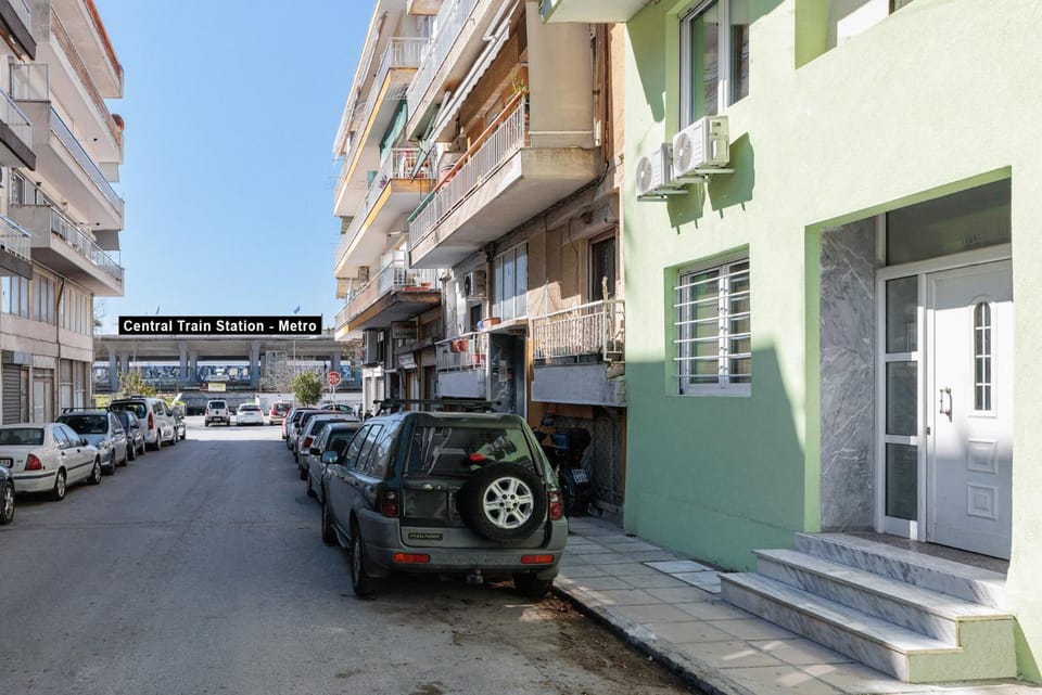 Property building, Neighbourhood, Location