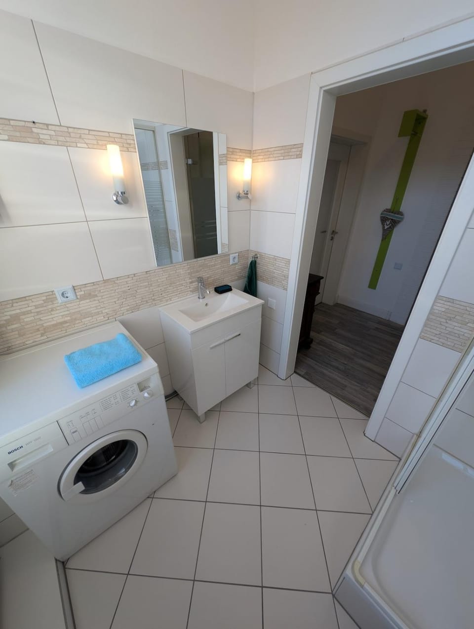 Bathroom, towels, washing machine