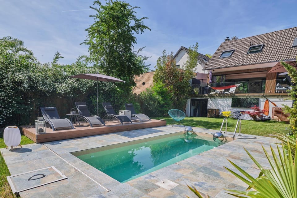 Swimming pool, Swimming pool
