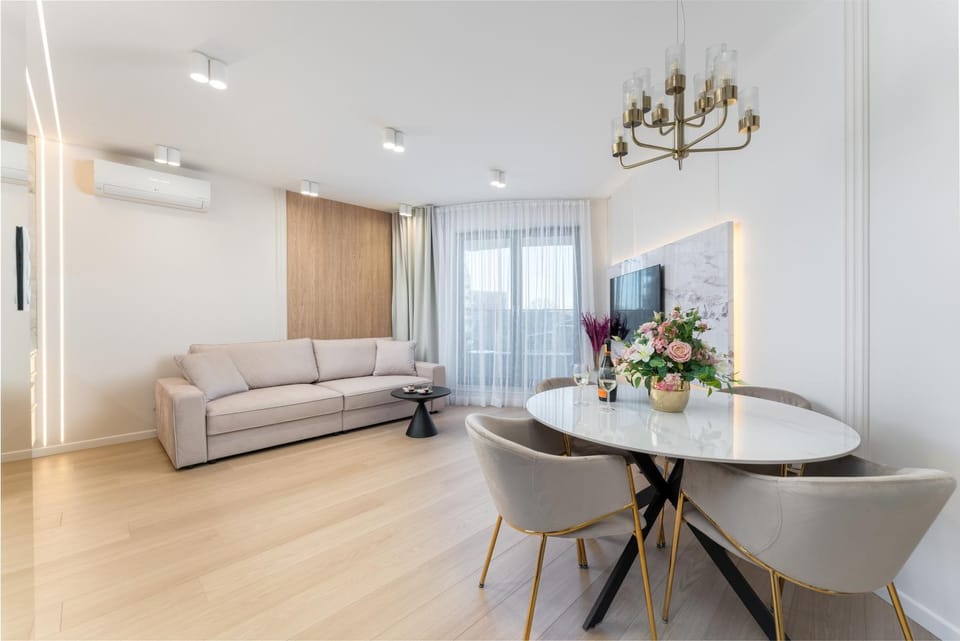 TV and multimedia, Living room, Seating area, Dining area, air conditioner