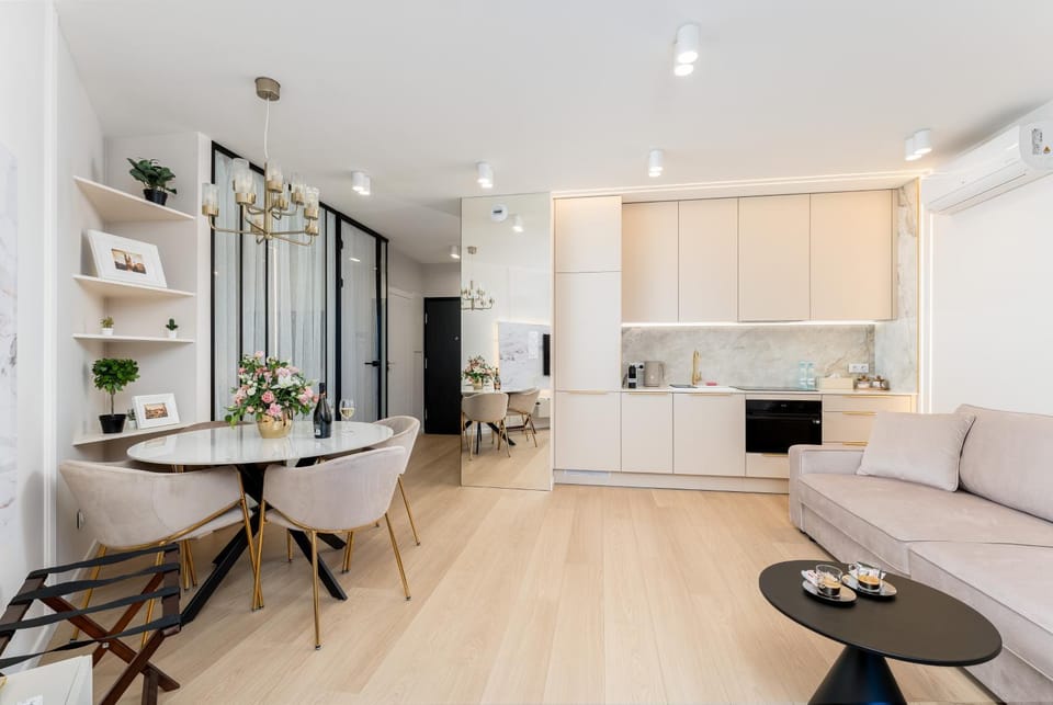 Kitchen or kitchenette, Living room, Seating area, Dining area, oven, pet friendly, stove