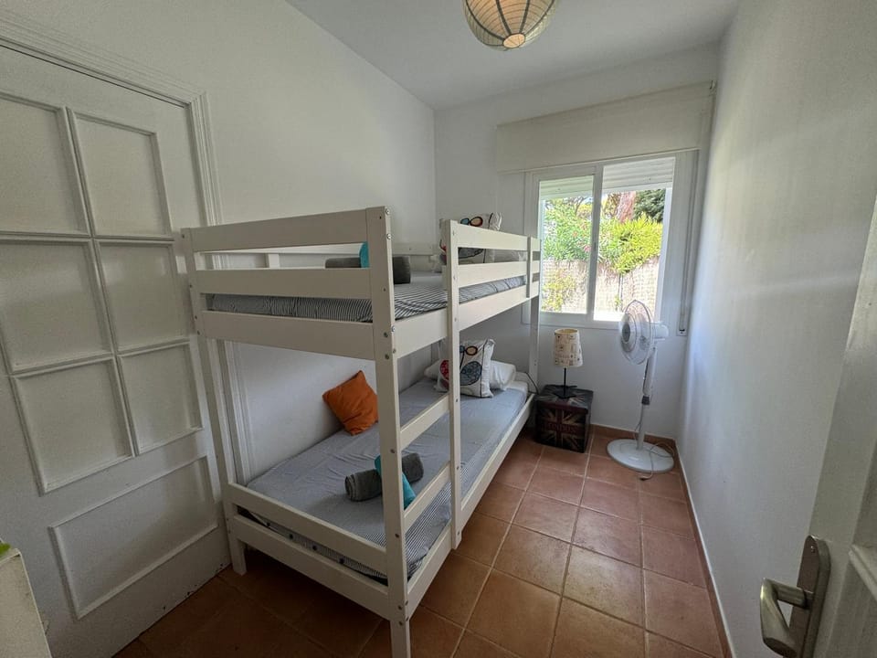 Bedroom, bunk bed