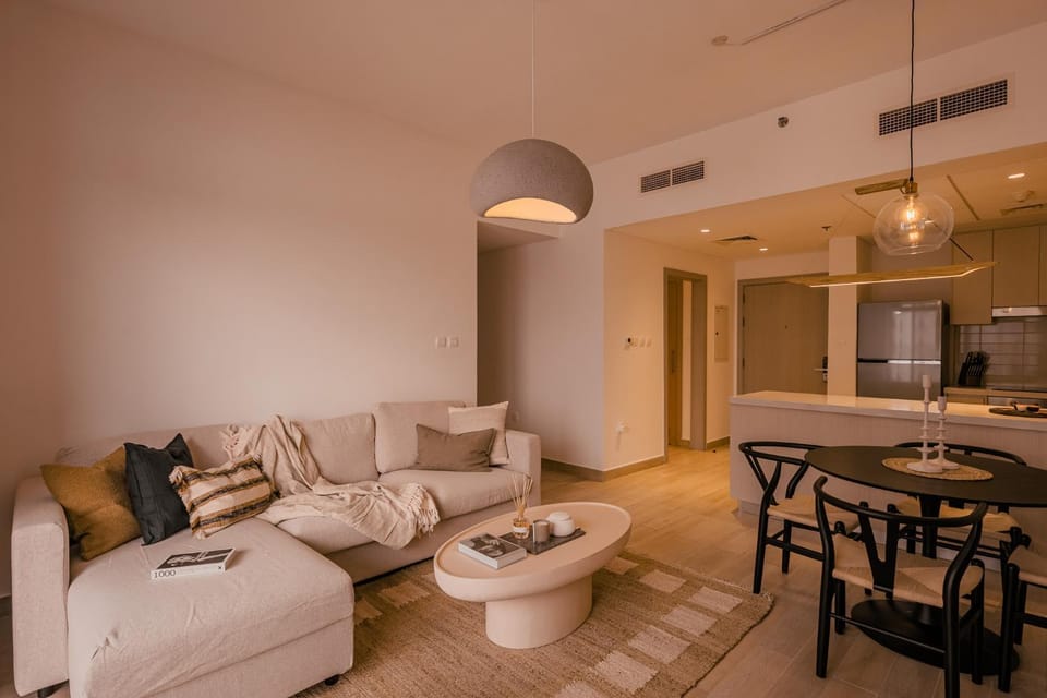 Yas Island Elegant 2BR with Lake & Pool View Apartment in Abu Dhabi