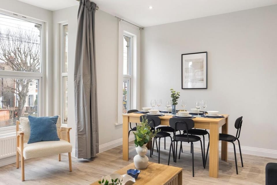 Modern Stay Next Hotspur Stadium & transport slp7 Apartment in London