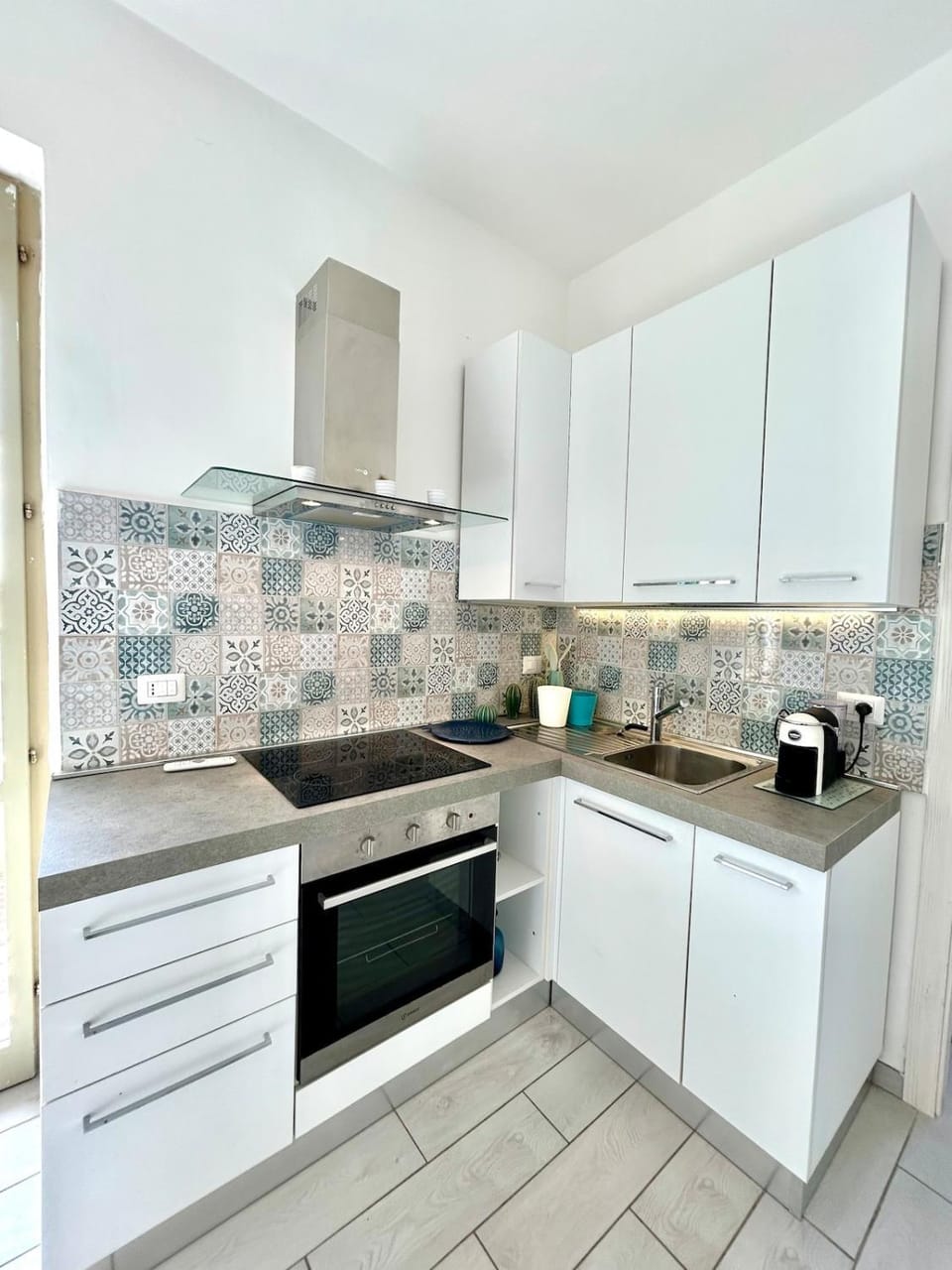 Kitchen or kitchenette, oven, stove