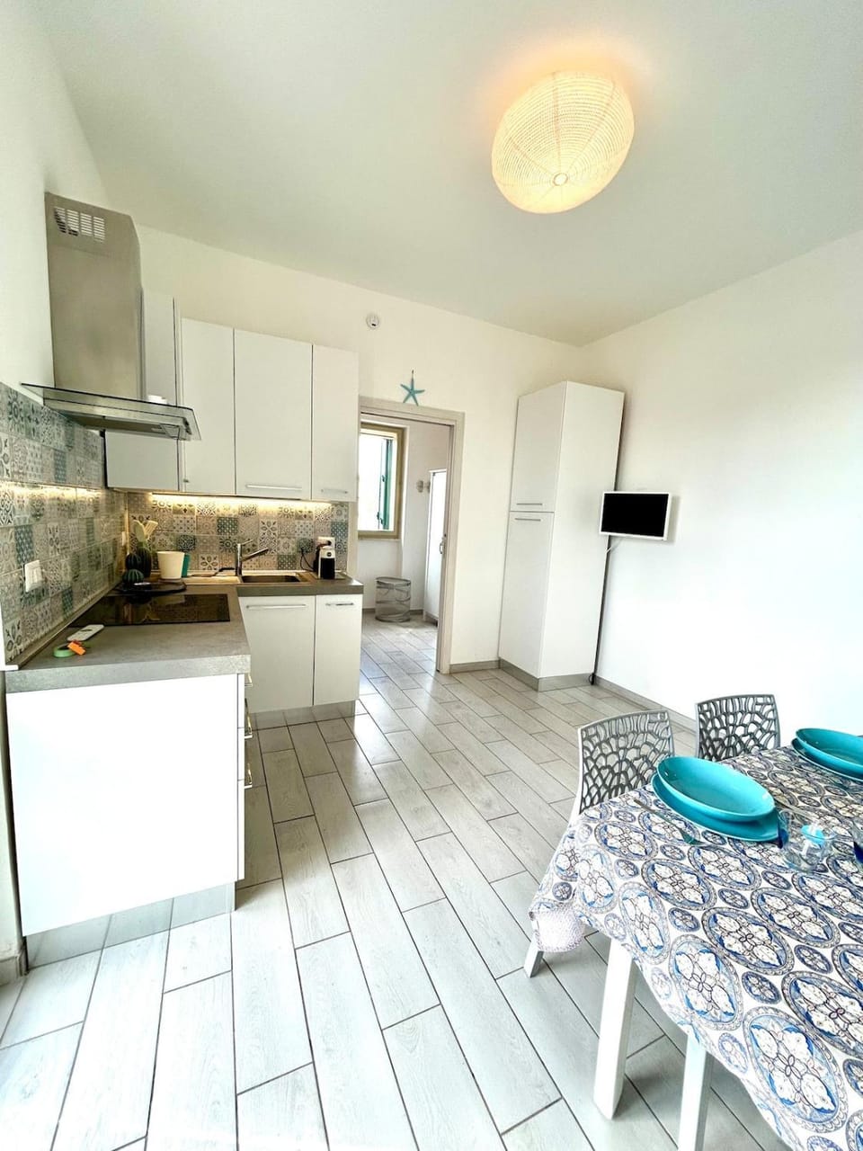 Kitchen or kitchenette, Living room, Dining area, oven, pet friendly, stove