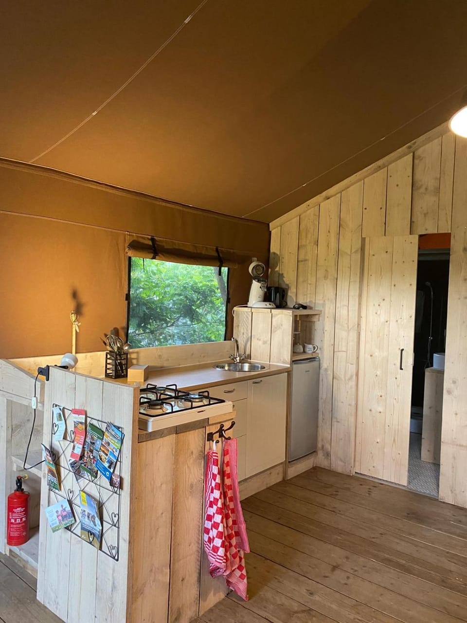 Kitchen or kitchenette, pet friendly, stove