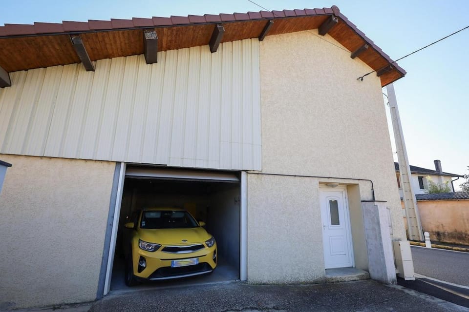 Property building, Day, Parking