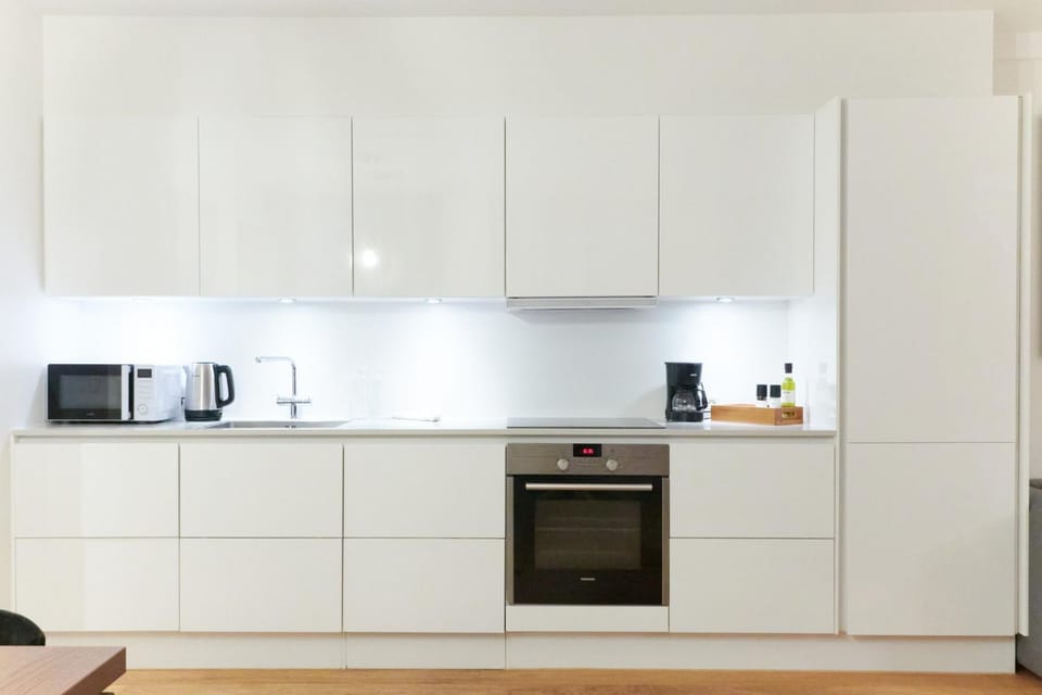 Kitchen or kitchenette, microwave, washing machine