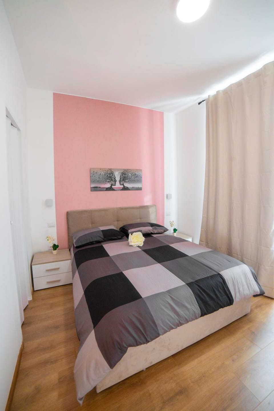 Photo of the whole room, Bedroom