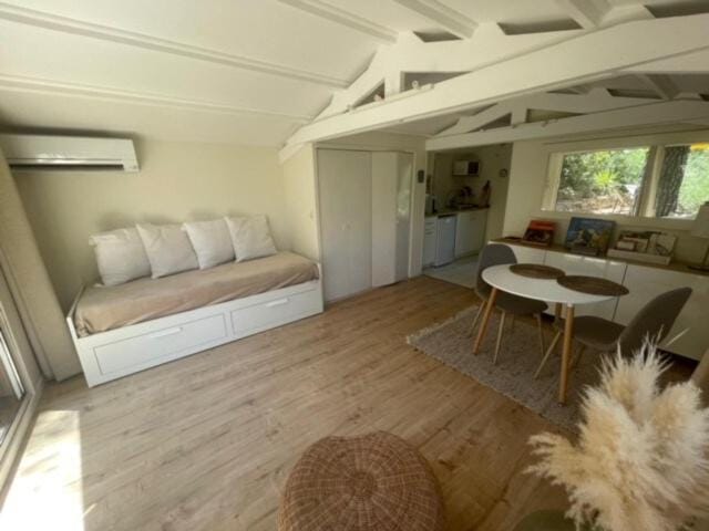 Living room, Photo of the whole room, Dining area, air conditioner
